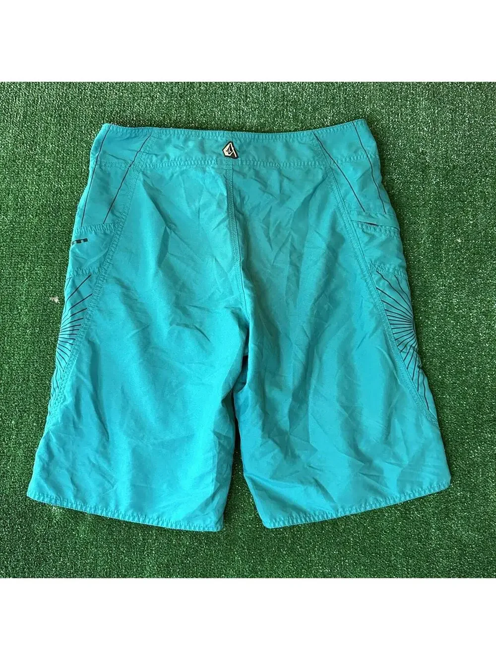 vtg y2k Volcom Mens Turquoise Boardshorts with graphic side details